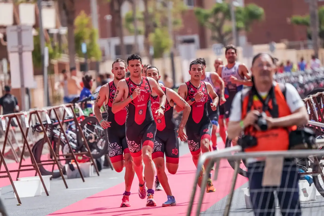 Triatleta de TriInfinity en competición oficial